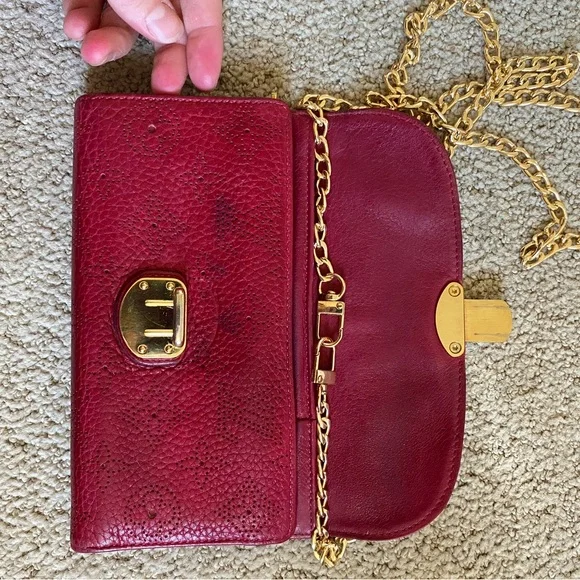 Louis Vuitton Amelia Mahina monogram leather wallet on chain crossbody - Picture 5 of 15